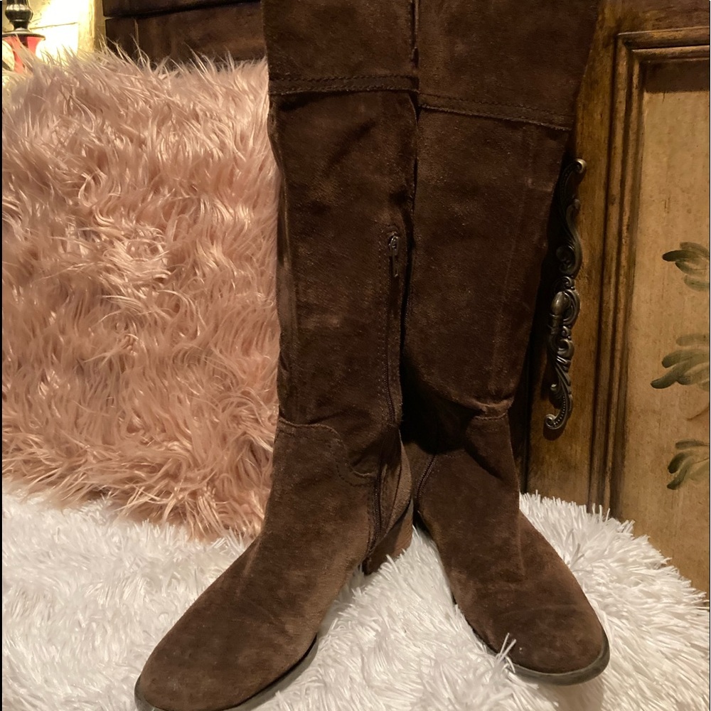 Suede boots